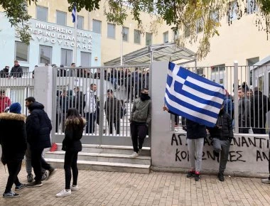 «Σείεται» η Θεσσαλονίκη με το «Μακεδονία Ξακουστή»: Μαθητής πάνω σε άλογο στην πορεία (φωτό)